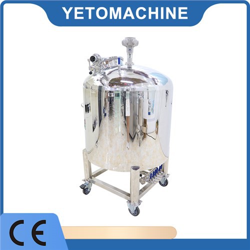 Pneumatinis sandarus skysčio maišymo bakas